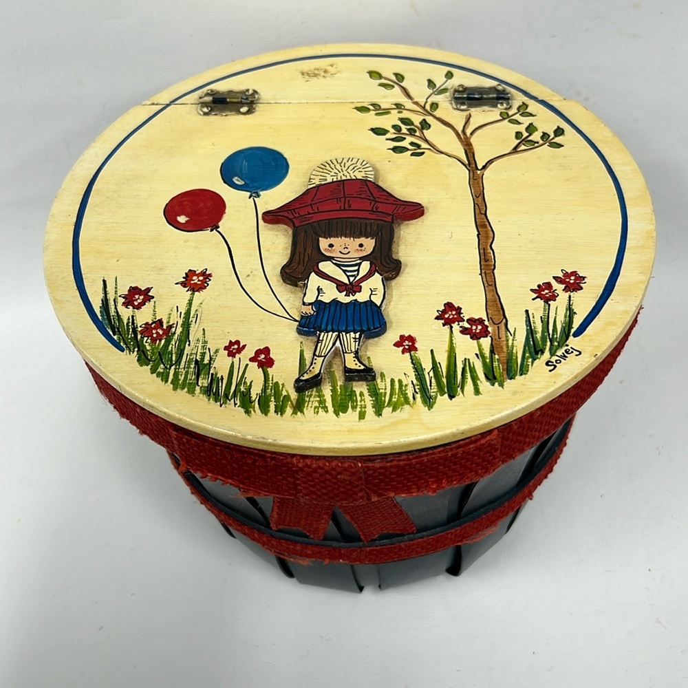 Vintage Apple Basket HandPainted‎ Hinged Wood Lid